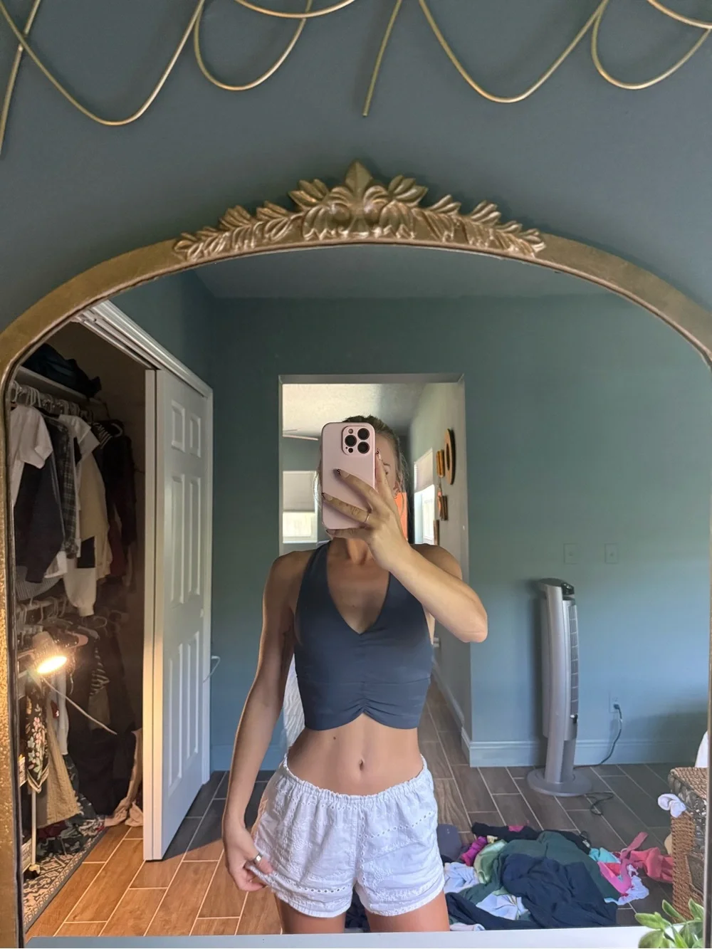 Workout top - Picture 1 of 4